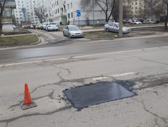 Василий Голубев потребовал ликвидировать ямы на дорогах в Ростовской области до 1 мая