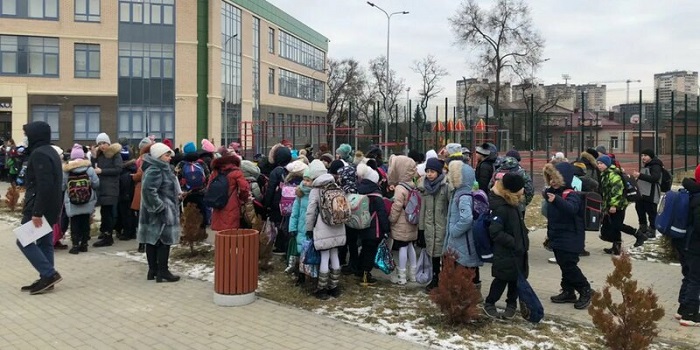 Десятки школ в Ростове-на-Дону 17 января получили сообщения о минировании зданий Десятки школ в Ростове-на-Дону 17 января получили сообщения о минировании зданий