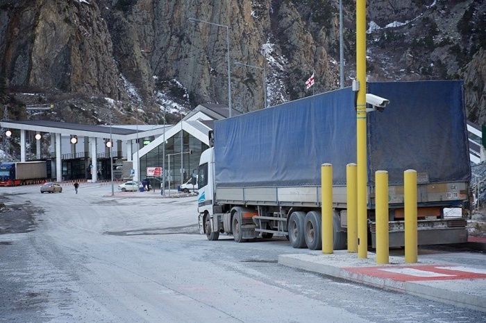 В Северной Осетии остановили проезд большегрузов через пункт пропуска «Верхний Ларс»