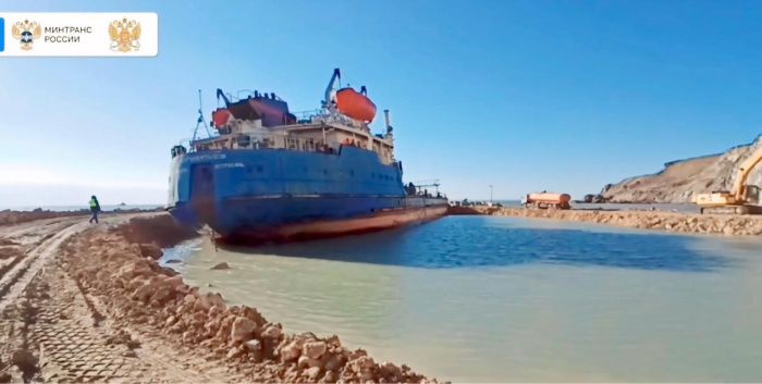 Из танкера «Волгонефть-239» откачали 70 кубических метров мазута Из танкера «Волгонефть-239» откачали 70 кубических метров мазута