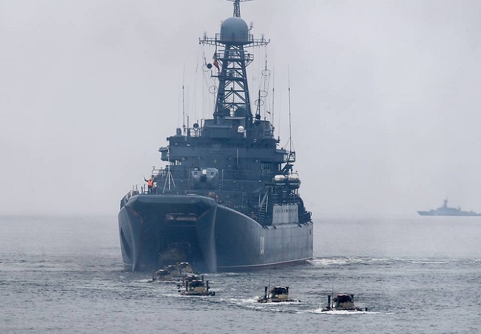 У берегов Крыма действует мощная группировка десантных кораблей