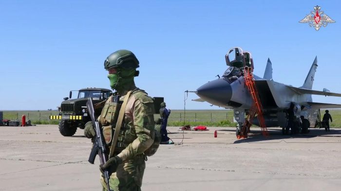 В акватории Черного моря близ Новороссийска проходят учебные стрельбы В акватории Черного моря близ Новороссийска проходят учебные стрельбы