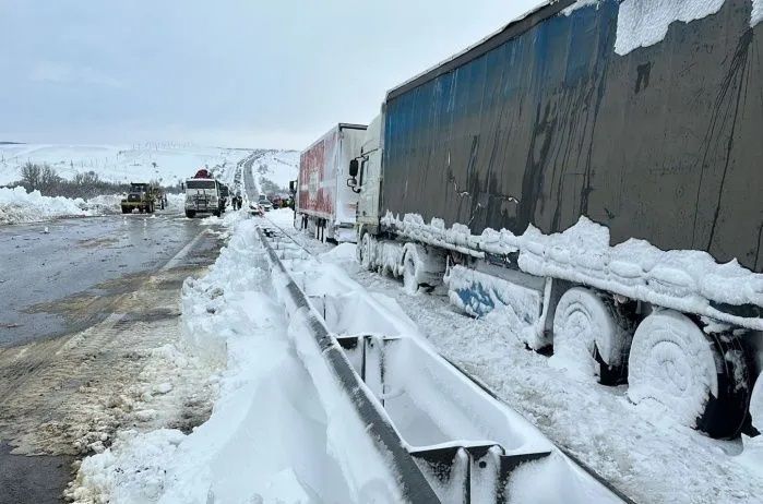 Введенный из-за снегопада режим ЧС отменили в пяти муниципалитетах Дона