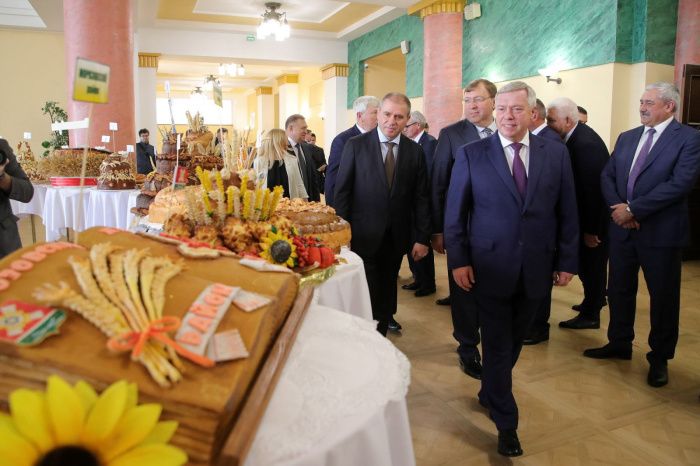 Ростовские аграрии собрали свыше 16 млн тонн зерновых Ростовские аграрии собрали свыше 16 млн тонн зерновых