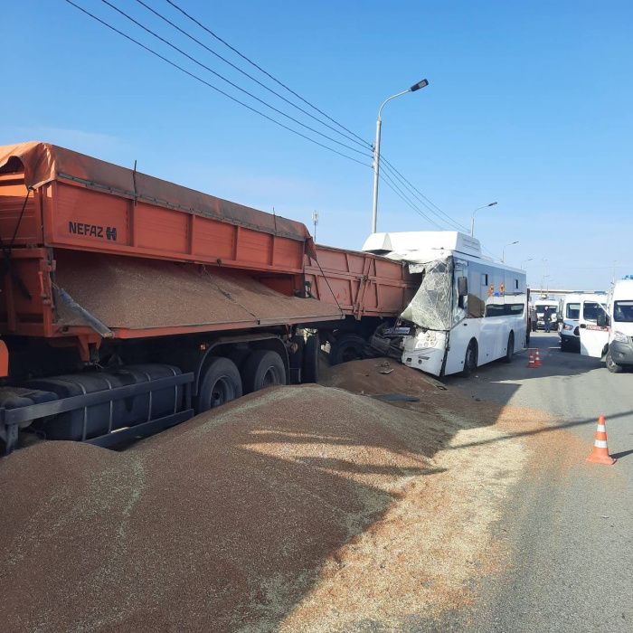 В Крыму возбудили уголовное дело после аварии автобуса с шестью погибшими В Крыму возбудили уголовное дело после аварии автобуса с шестью погибшими
