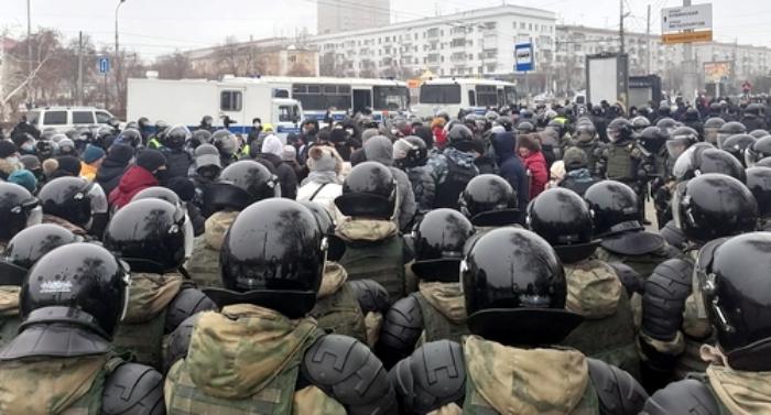 На акцию протеста в Волгограде вышли около 500 человек На акцию протеста в Волгограде вышли около 500 человек