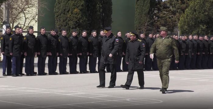 Главком ВМФ России встретился с экипажем ракетного крейсера «Москва» в Севастополе Главком ВМФ России встретился с экипажем ракетного крейсера «Москва» в Севастополе