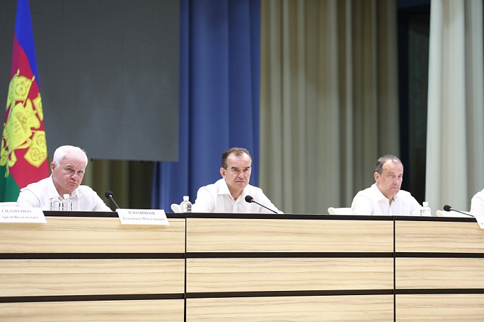Губернатор Кондратьев предложил аграриям объединяться в кооперативы