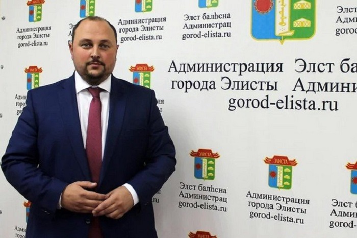 Глава администрации Элисты Дмитрий Трапезников решил покинуть свой пост 15 февраля Глава администрации Элисты Дмитрий Трапезников решил покинуть свой пост 15 февраля