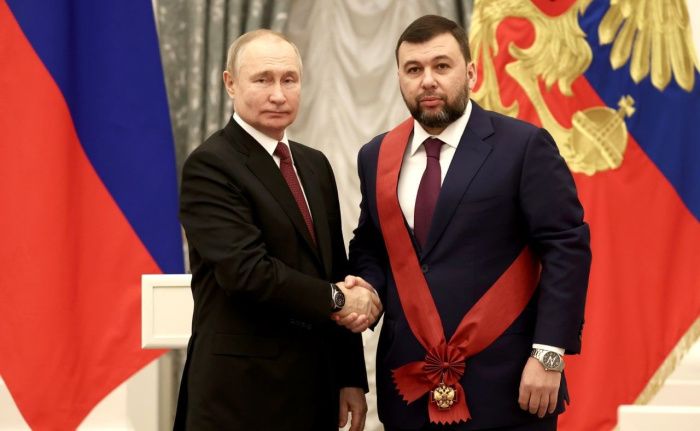 Владимир Путин вручил государственные награды главам новых территории РФ Владимир Путин вручил государственные награды главам новых территории РФ