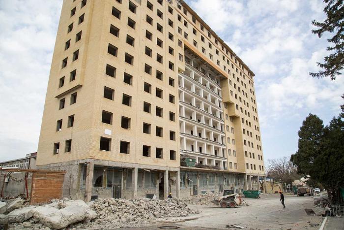 В Анапе сносят 12-этажный самострой В Анапе сносят 12-этажный самострой