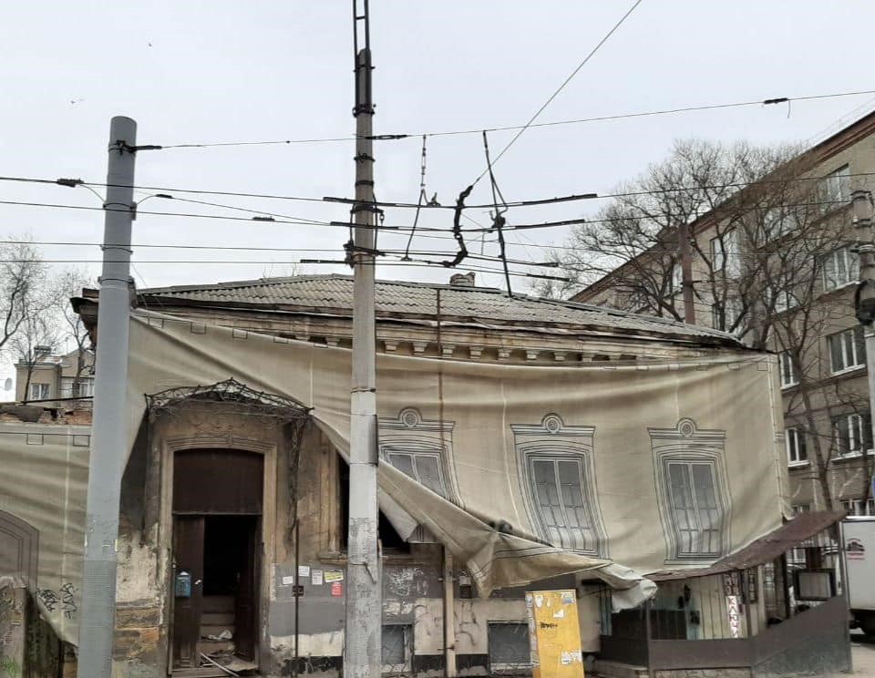В Ростове инвестор намерен приобрести старинный особняк и спасти его от сноса В Ростове инвестор намерен приобрести старинный особняк и спасти его от сноса