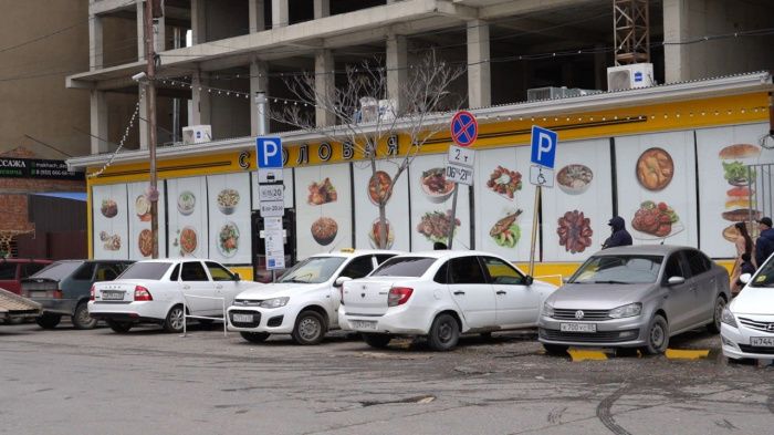 В Махачкале в тестовом режиме запустили платные парковки