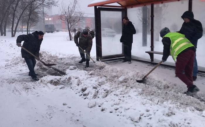 С улиц Ростова вывезли 1,6 тыс. тонн снега за ночь 24 января С улиц Ростова вывезли 1,6 тыс. тонн снега за ночь 24 января