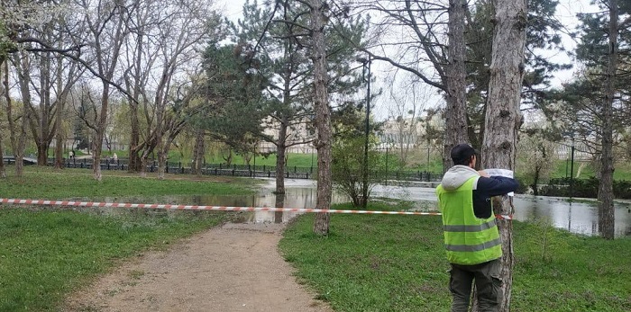 В Крыму сброс воды в Салгир из Симферопольского водохранилища продолжится В Крыму сброс воды в Салгир из Симферопольского водохранилища продолжится