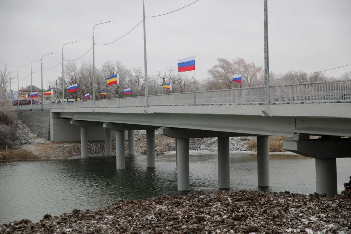 В Ростове-на-Дону раньше срока открыли мост через Ростовское море В Ростове-на-Дону раньше срока открыли мост через Ростовское море