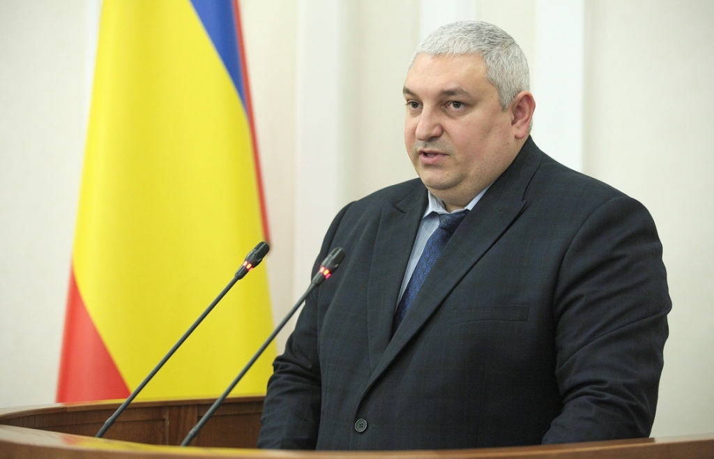 Экс-министра строительства Ростовской области Николая Безуглова обвиняют в хищениях 223 млн рублей на «Ростов-Арене» Экс-министра строительства Ростовской области Николая Безуглова обвиняют в хищениях 223 млн рублей на «Ростов-Арене»