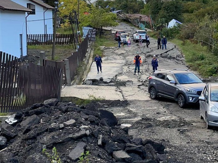 В Сочи ввели локальный режим ЧС из-за последствий оползня и проливных дождей