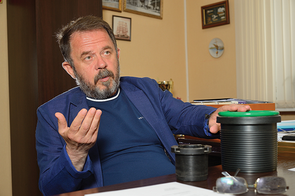 «Мы маленький винтик в машине по добыче нефти» «Мы маленький винтик в машине по добыче нефти»