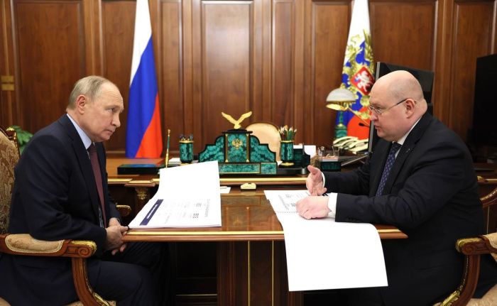 Путин на встрече с губернатором Развожаевым отметил бесстрашие севастопольцев Путин на встрече с губернатором Развожаевым отметил бесстрашие севастопольцев