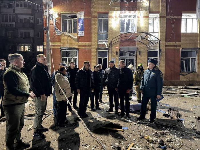В результате атаки БПЛА в Ростовской области повреждены 4 многоквартирных и 3 частных дома В результате атаки БПЛА в Ростовской области повреждены 4 многоквартирных и 3 частных дома