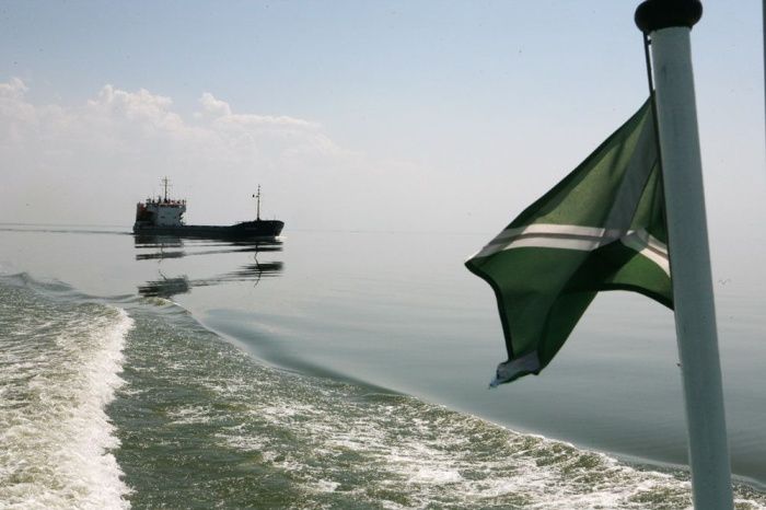 В Ростове на теплоходе из Турции выявили 11 тонн незадекларированного топлива В Ростове на теплоходе из Турции выявили 11 тонн незадекларированного топлива