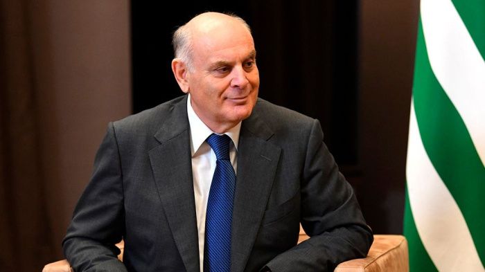 Президент и премьер-министр Абхазии подали в отставку Президент и премьер-министр Абхазии подали в отставку