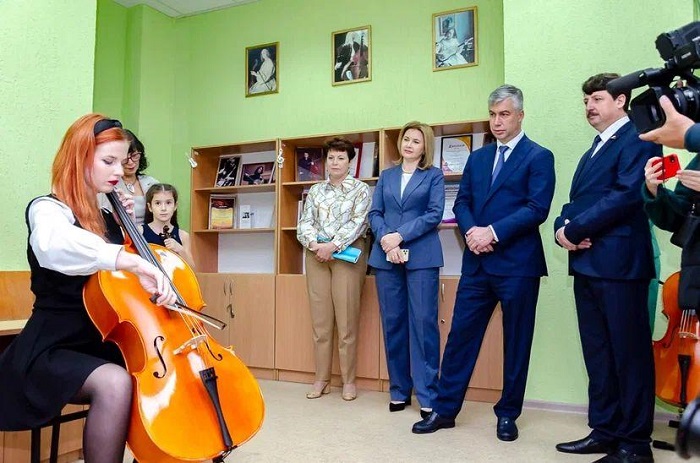 Алексей Логвиненко рассказал об оснащении детских школ искусств Ростова Алексей Логвиненко рассказал об оснащении детских школ искусств Ростова
