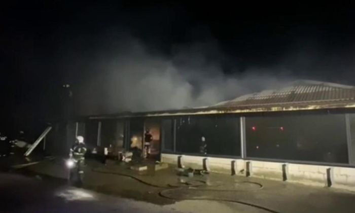 Под Краснодаром ночью горели цех деревообработки и жилой дом Под Краснодаром ночью горели цех деревообработки и жилой дом