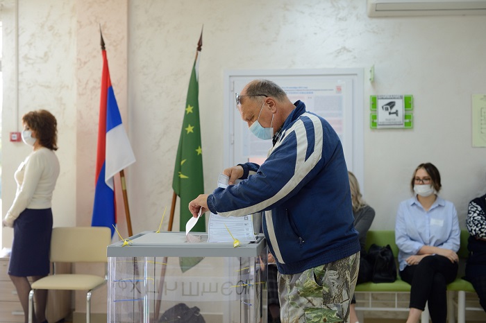 В Адыгее следственный комитет проведет проверку по факту фальсификации 843 бюллетеней В Адыгее следственный комитет проведет проверку по факту фальсификации 843 бюллетеней
