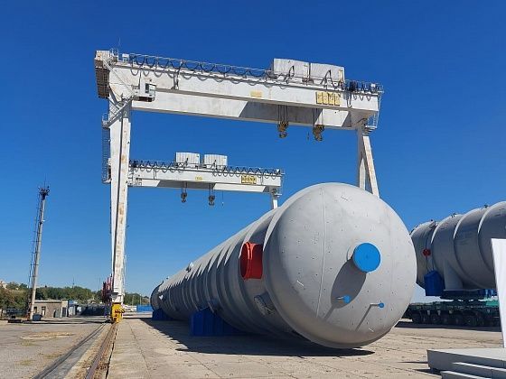 Волгоградские машиностроители выпустили гигантские колонны для переработки нефти