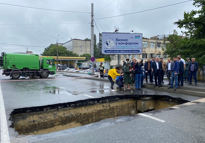 Обрушившийся мост через Салгир в центре Симферополя отремонтируют до конца июля