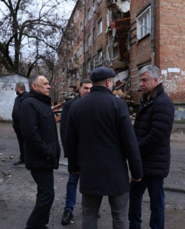 В Ростове-на-Дону до 100 тыс. рублей увеличили выплаты жильцам рухнувшего дома В Ростове-на-Дону до 100 тыс. рублей увеличили выплаты жильцам рухнувшего дома