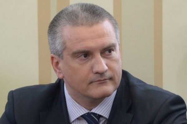 Аксенов лишил крымских чиновников праздничных премий, пригрозил увольнением и доской позора Аксенов лишил крымских чиновников праздничных премий, пригрозил увольнением и доской позора