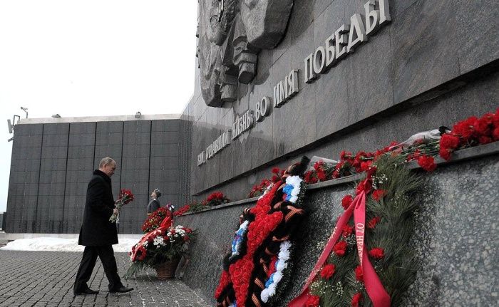 Путин прилетел в Волгоград и выступит на праздничном концерте на Мамаевом кургане Путин прилетел в Волгоград и выступит на праздничном концерте на Мамаевом кургане