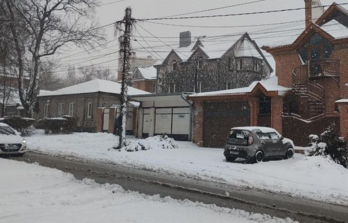 В Ростове за ночь вывезли 6 тыс. кубометров снега В Ростове за ночь вывезли 6 тыс. кубометров снега