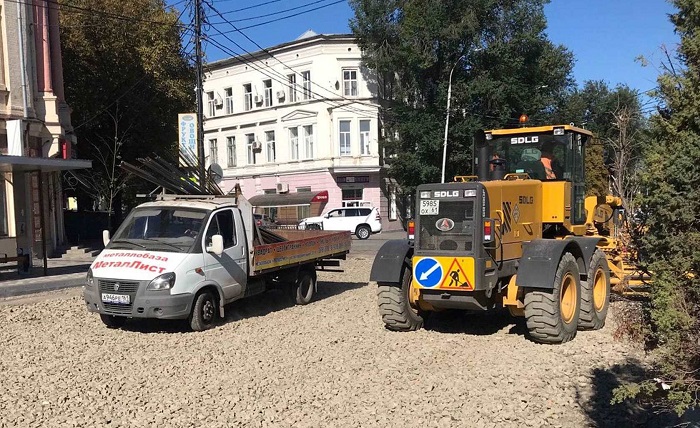 В Таганроге снова приступили к ремонту главной улицы