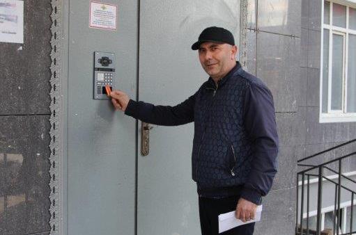 «Ростелеком Ключ»: национальный цифровой провайдер установил первый в Дагестане умный домофон