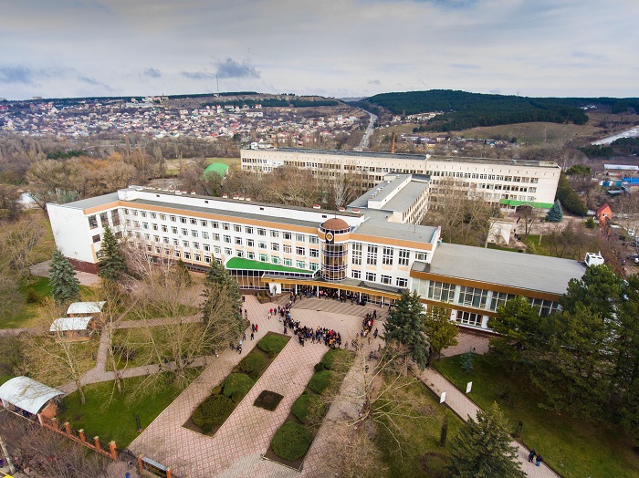 В Крымском федеральном университете объявлена эвакуация В Крымском федеральном университете объявлена эвакуация