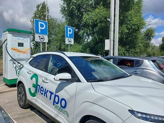 В Волгограде прошел автопробег в честь открытия 12 станций для зарядки электромобилей В Волгограде прошел автопробег в честь открытия 12 станций для зарядки электромобилей
