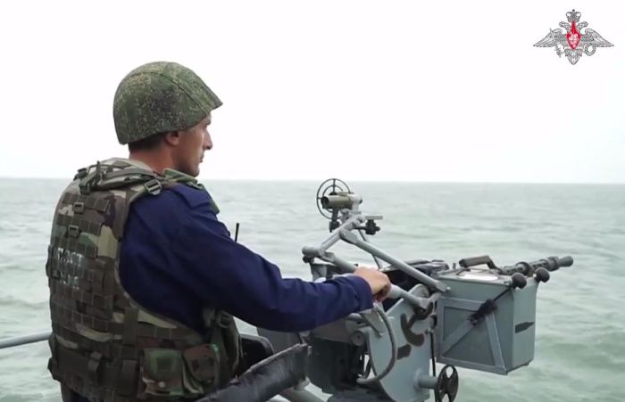 Над Доном и Крымом ПВО перехватила 14 беспилотников Над Доном и Крымом ПВО перехватила 14 беспилотников