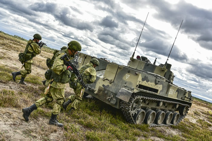 Войска Южного и Западного военных округов России начали возвращать в места постоянной дислокации