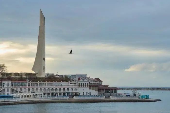 Губернатор Севастополя сообщил об отражении атаки надводных беспилотников 24 апреля