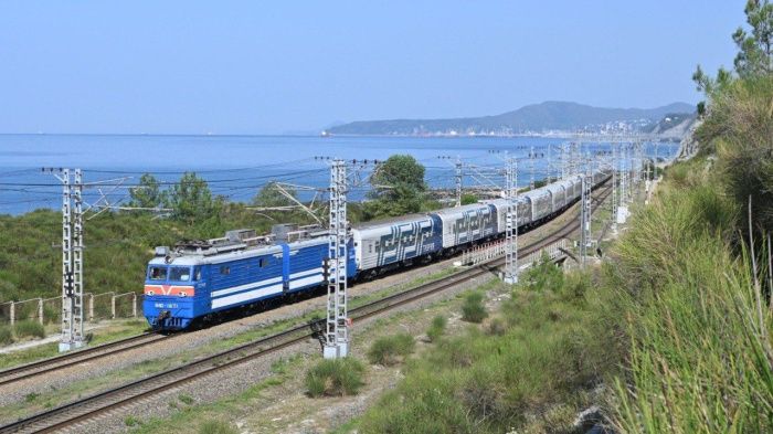 Поезда из Адлера в Крым осенью начнут курсировать в ежедневном режиме 