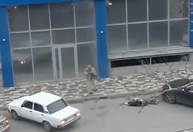 В Крымске вооруженный карабином мужчина устроил стрельбу по людям: есть погибшие