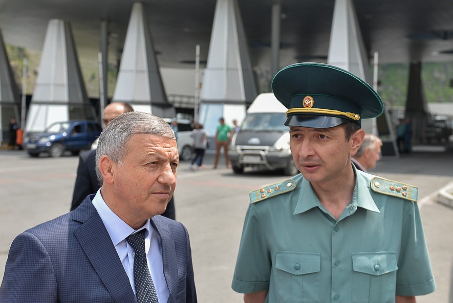 На пункт пропуска в Северной Осетии выделят 2 млрд рублей На пункт пропуска в Северной Осетии выделят 2 млрд рублей