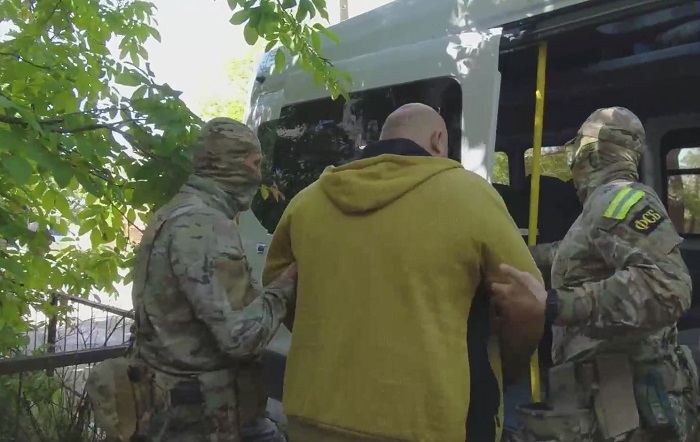 ФСБ пресекла в Крыму незаконный канал поставки оружия и боеприпасов из Украины