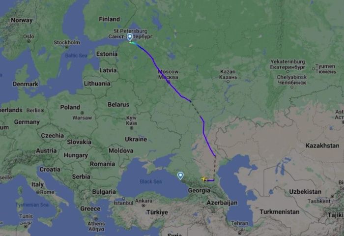 Авиарейс Петербург-Сочи совершил экстренную посадку в аэропорту Минеральных Вод Авиарейс Петербург-Сочи совершил экстренную посадку в аэропорту Минеральных Вод