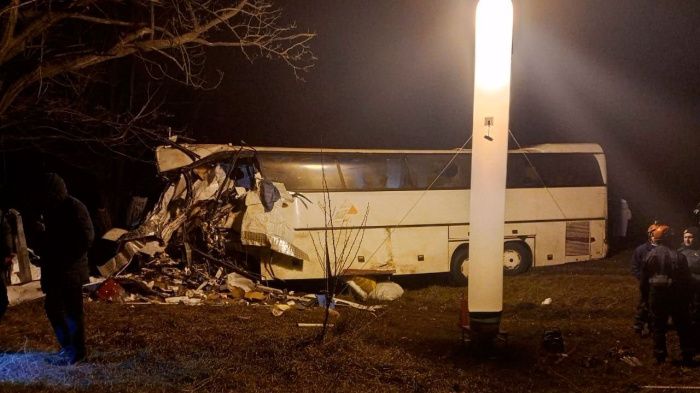 На Кубани пострадавших в аварии с автобусом продолжают доставлять в больницы На Кубани пострадавших в аварии с автобусом продолжают доставлять в больницы