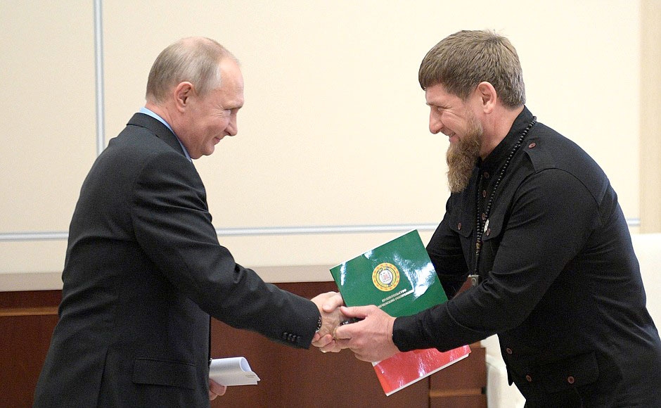 Владимир Путин передал Чечне акции нефтяной компании Владимир Путин передал Чечне акции нефтяной компании
